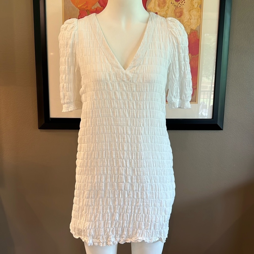 BB DAKOTA White V-Neck All Over Smocking Puff Sleeve Dress Size Medium